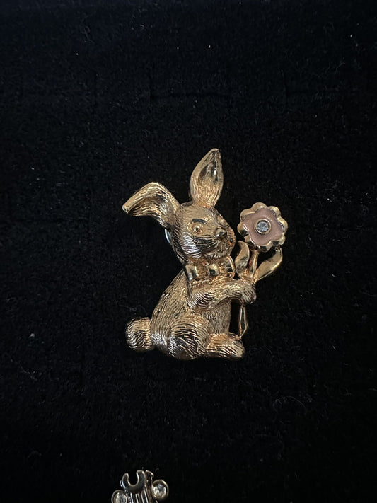 Vintage Avon Easter Bunny Rabbit with Pink Flower and Rhinestone Tack Pin Brooch