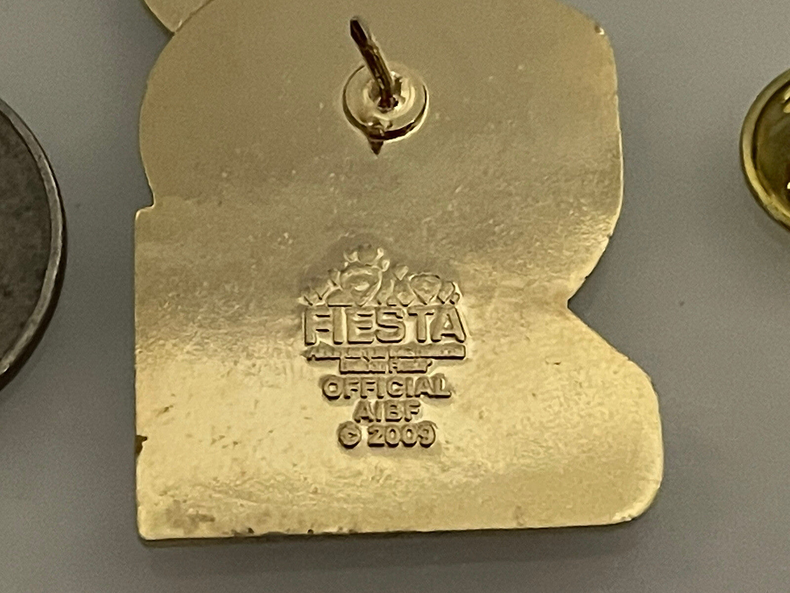 2009 ALBUQUERQUE INTERNATIONAL BALLOON FIESTA PIN Mass Happiness #2 Gold Tone