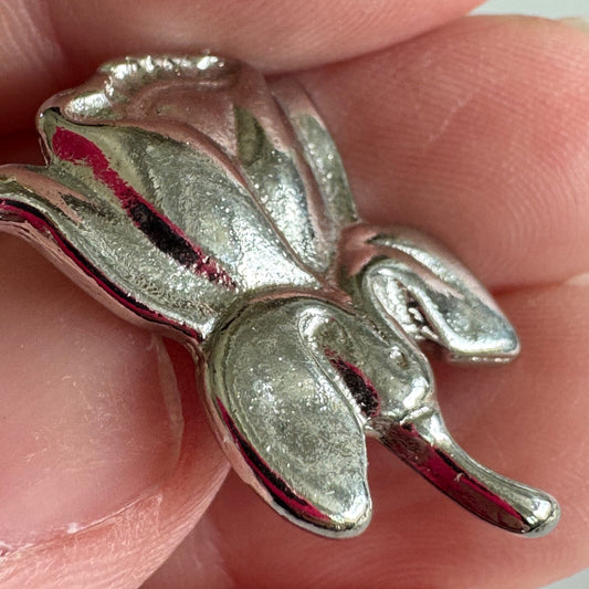 Vintage Silver Rose Bloom Pin – Polished Floral Metal Brooch