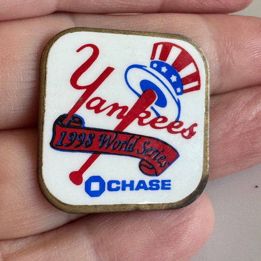 Yankees 1998 World Series Lapel Pin – Chase Bank Promotional MLB Pin