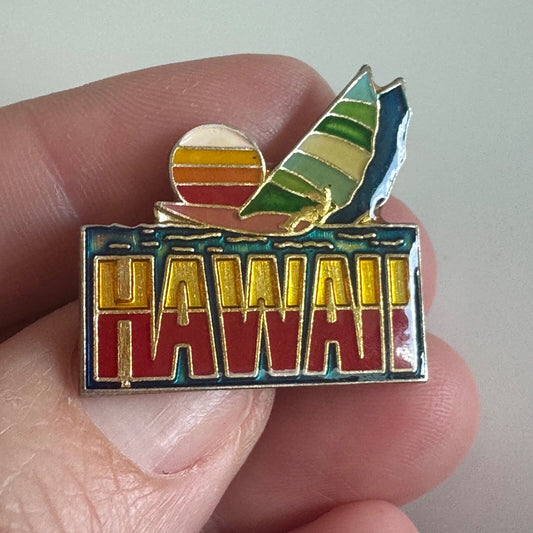 Vintage Hawaii Surfboard Sunset Pin – Colorful Tropical Souvenir