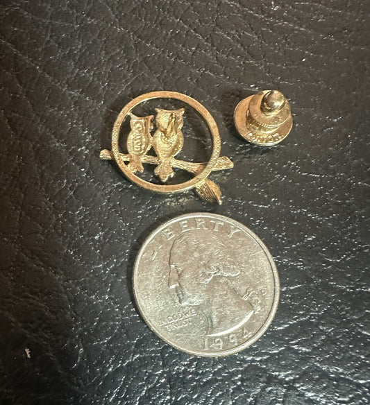 Avon Small 3/4 Inch Gold Tone Openwork Double Owl Bird On A Branch Lapel Pin
