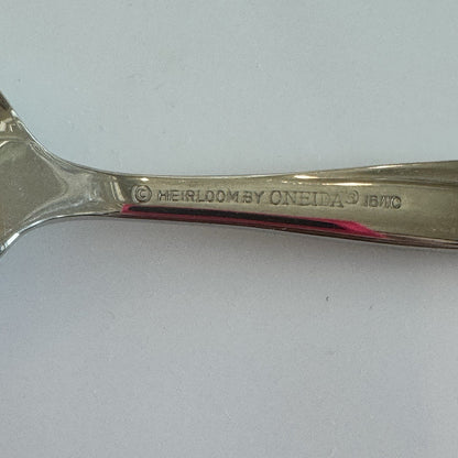 ONEIDA HEIRLOOM STAINLESS SATIN AQUARIUS PLACE / OVAL SOUP SPOON 7"