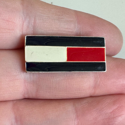 Vintage Tommy Hilfiger Logo Flag Pin – Red White Black Rectangle Badge