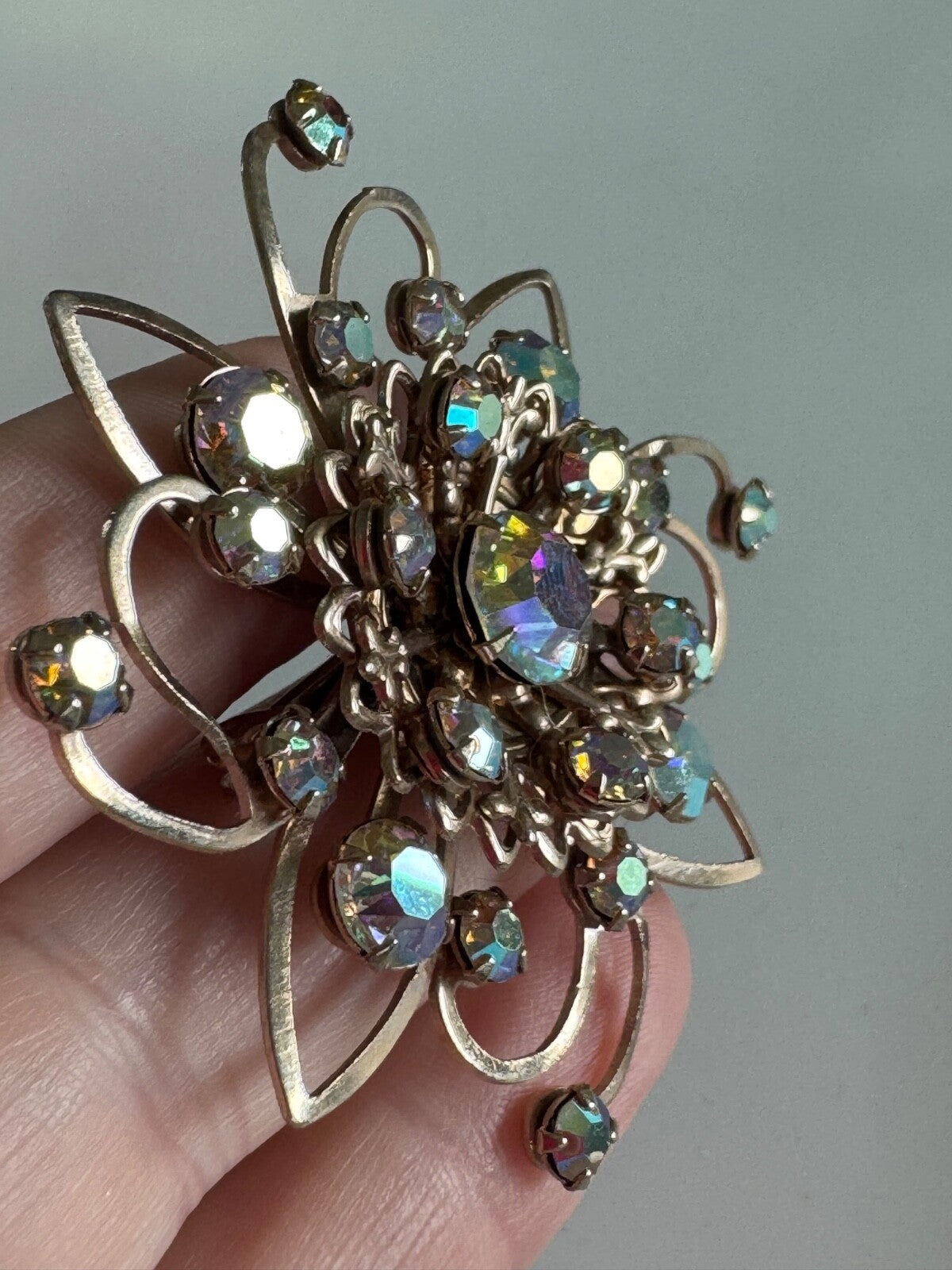 Aurora Borealis Rhinestone Starburst Brooch – Mid-Century Sparkle AB