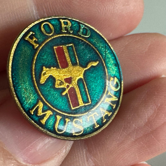 Vintqge Ford Mustang Round Emblem Pin – Iconic Car Logo Collector’s Item