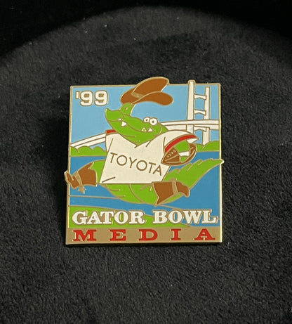 1999 Gator Bowl Media Pin - Georgia Tech Notre Dame - Toyota