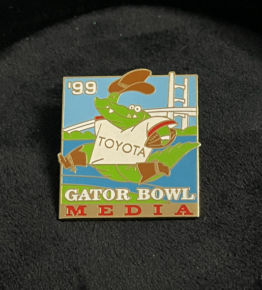 1999 Gator Bowl Media Pin - Georgia Tech Notre Dame - Toyota