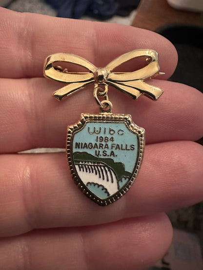 VTG Enamel Lapel Pin WIBC 1984 Niagara Falls USA Bowling Dangle Brooch Silver