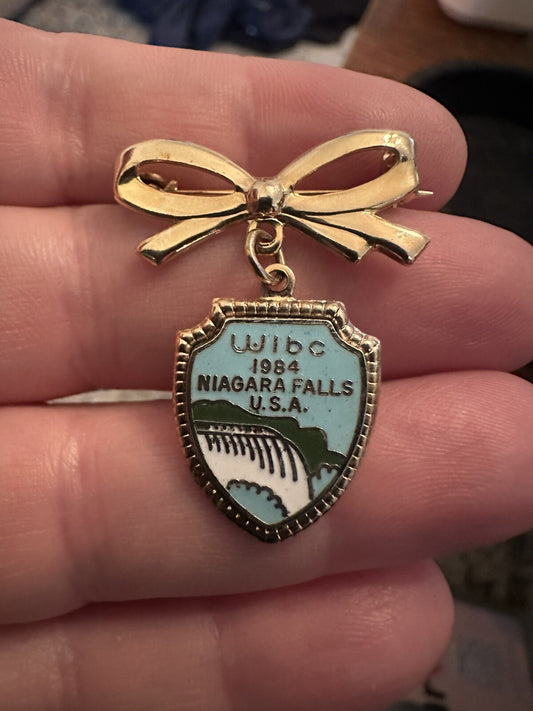 VTG Enamel Lapel Pin WIBC 1984 Niagara Falls USA Bowling Dangle Brooch Silver