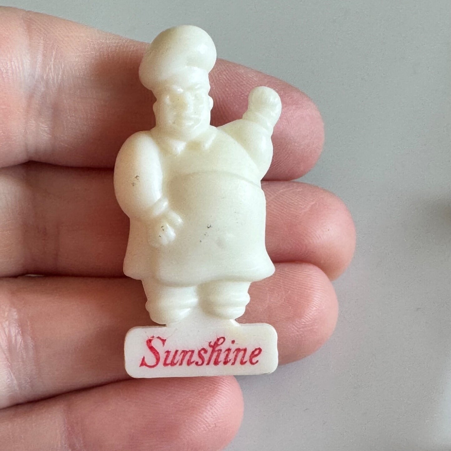 Vintage Sunshine Bakery Chef Plastic Pin – Retro Kitchen Mascot Style