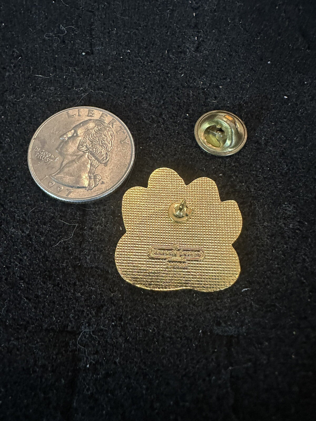 Yosemite Pinnacle Designs Vintage Pin Lapel Paw Print