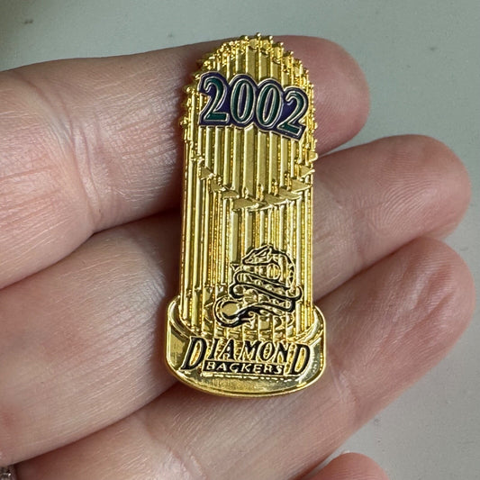 Arizona Diamondbacks 2002 Diamondbackers Pin – MLB Trophy Style Badge