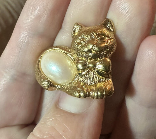 Avon Vintage Pin Tack Cat with Bow and Pearl Gold Tone Brooch