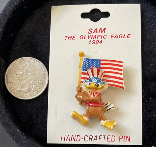 1984 LOS ANGELES SUMMER OLYMPICS SAM THE OLYMPIC EAGLE PLASTIC LAPEL PIN BROOCH