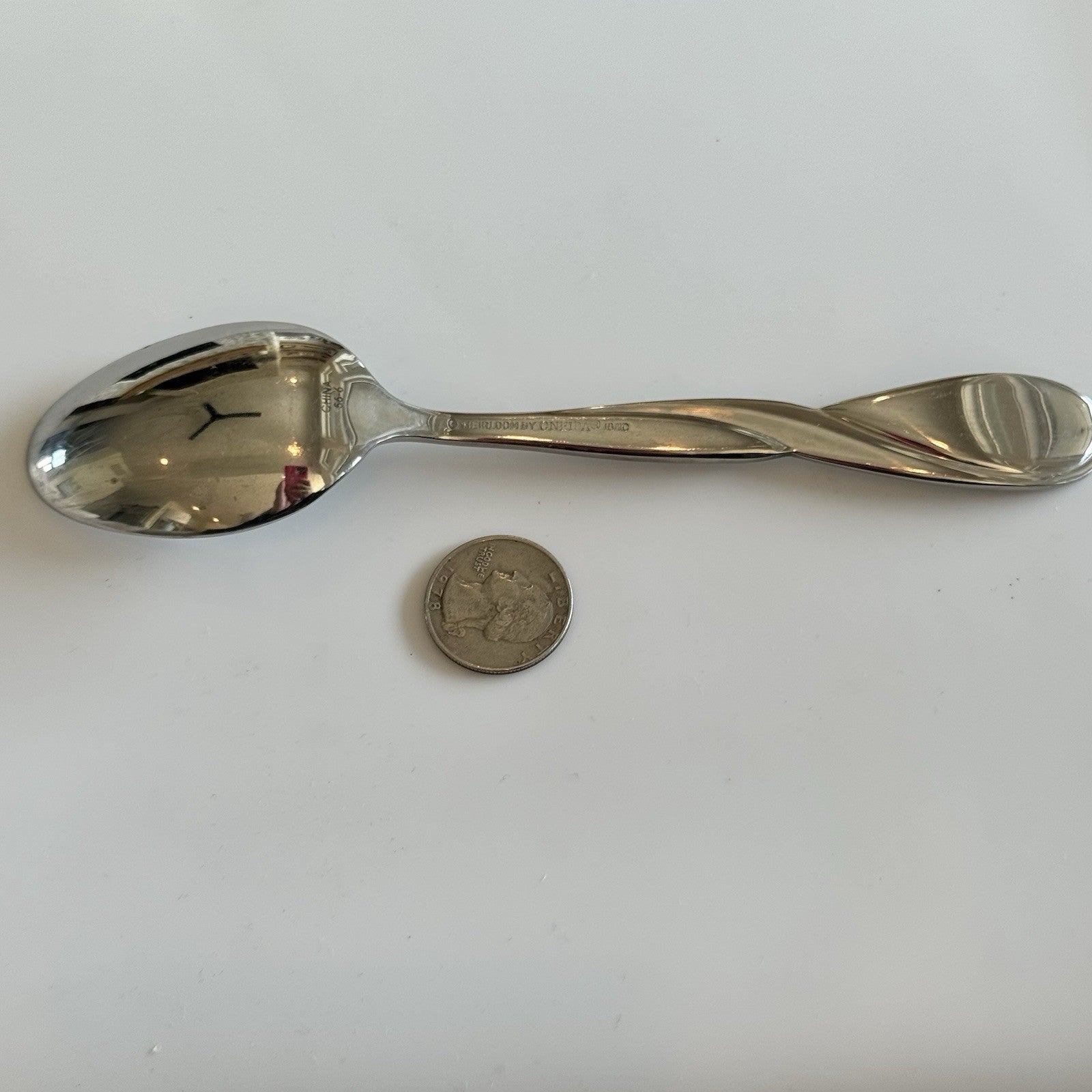 ONEIDA HEIRLOOM STAINLESS SATIN AQUARIUS PLACE / OVAL SOUP SPOON 7"