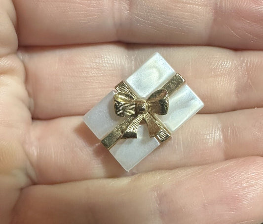 Vintage Avon Lucite White Gift Box Gold Tone Ribbon Bow Lapel Pin Present
