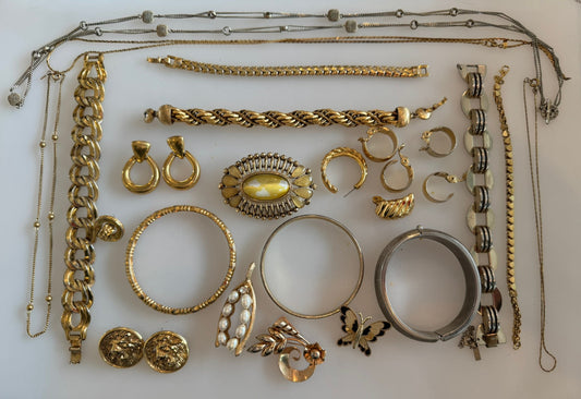 Vintage Mostly Signed Jewelry Lot For Repair Parts Repurpose Harvest As-Is