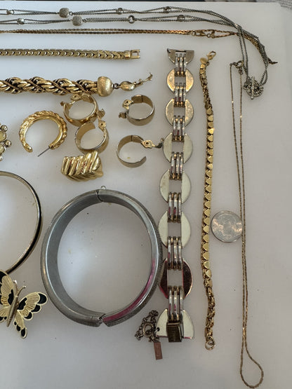 Vintage Mostly Signed Jewelry Lot For Repair Parts Repurpose Harvest As-Is