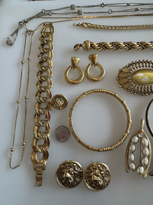 Vintage Mostly Signed Jewelry Lot For Repair Parts Repurpose Harvest As-Is